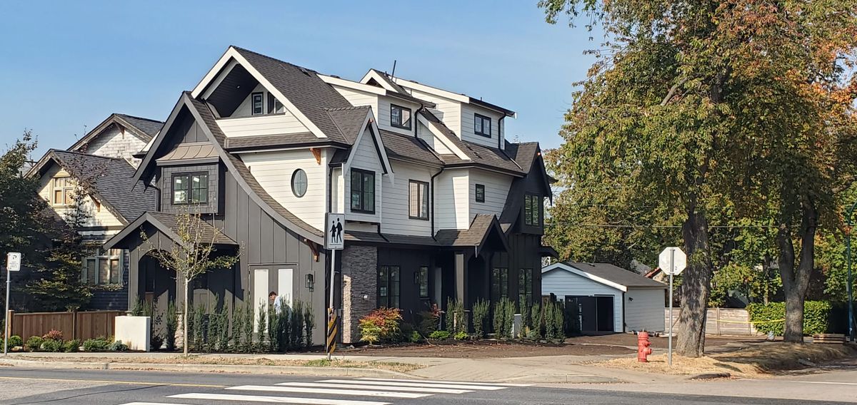 The Dundas — Pavarya corner home on Dundas Street